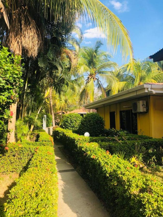 Hotel Isolina Beach Potrero  Exterior photo