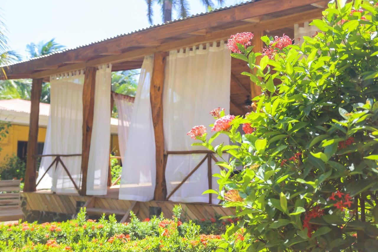 Hotel Isolina Beach Potrero  Exterior photo